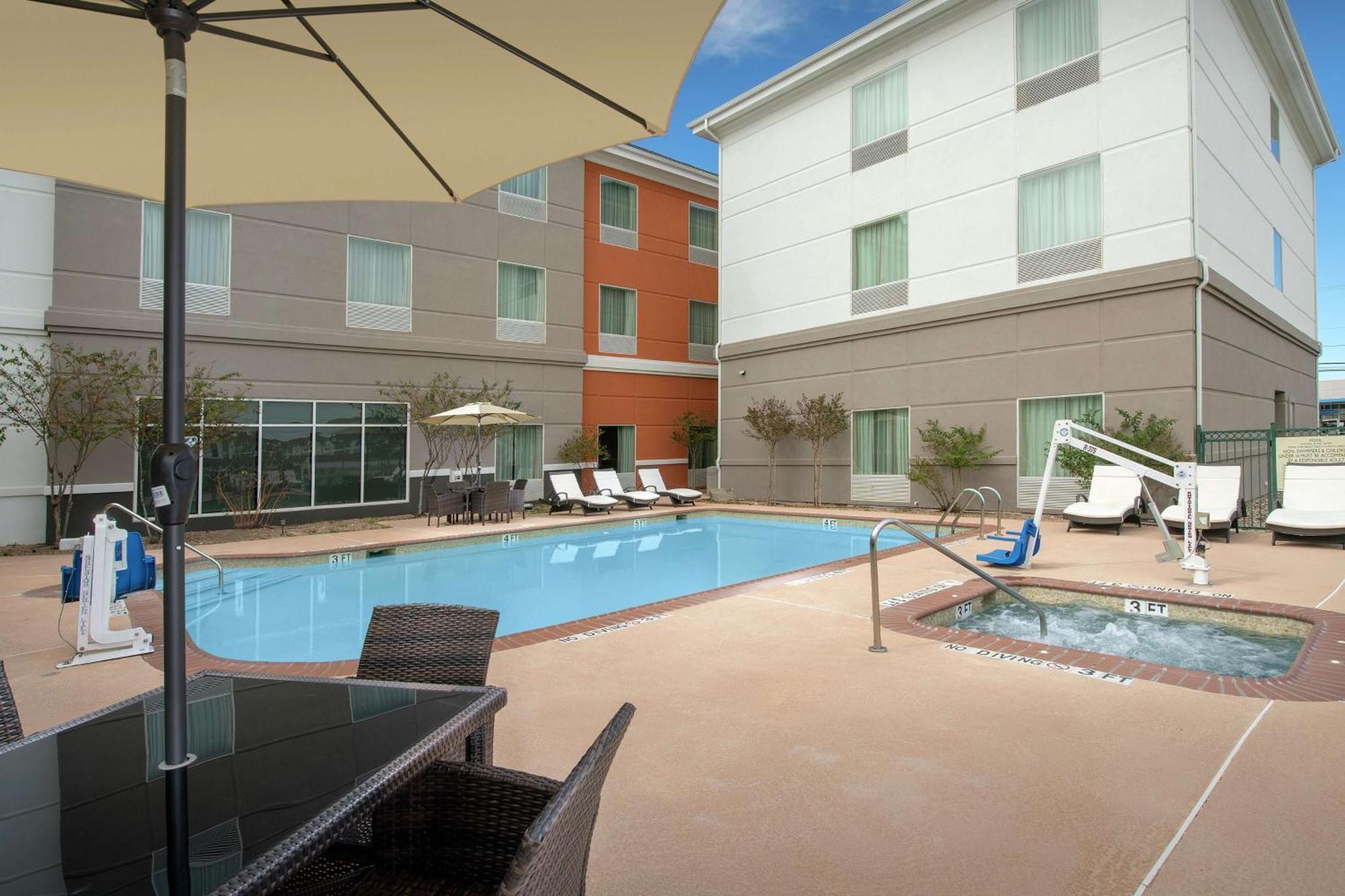 Hilton Garden Inn אודסה מראה חיצוני תמונה